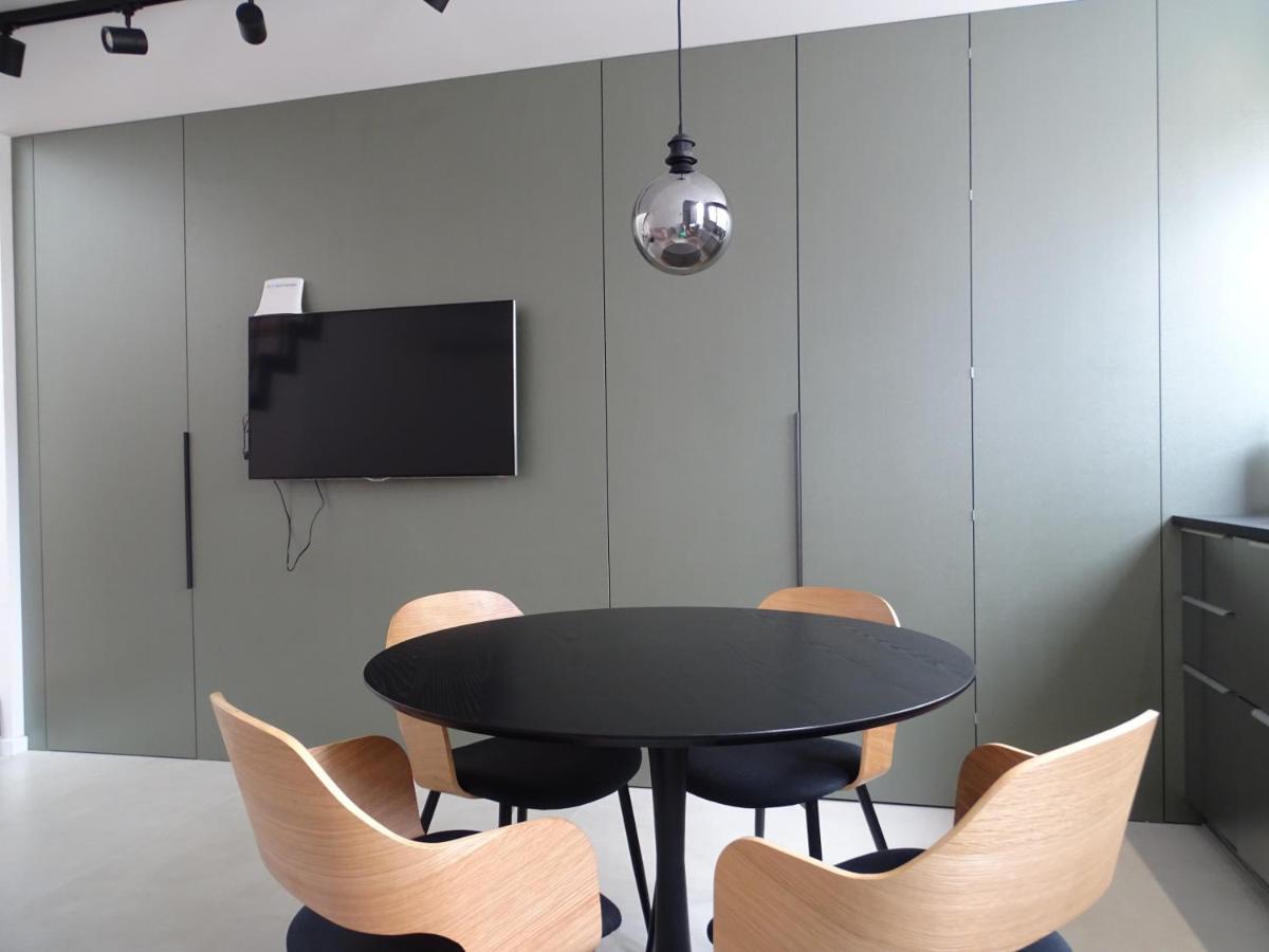 Modern Small House With A Terrace สปลิท ภายนอก รูปภาพ