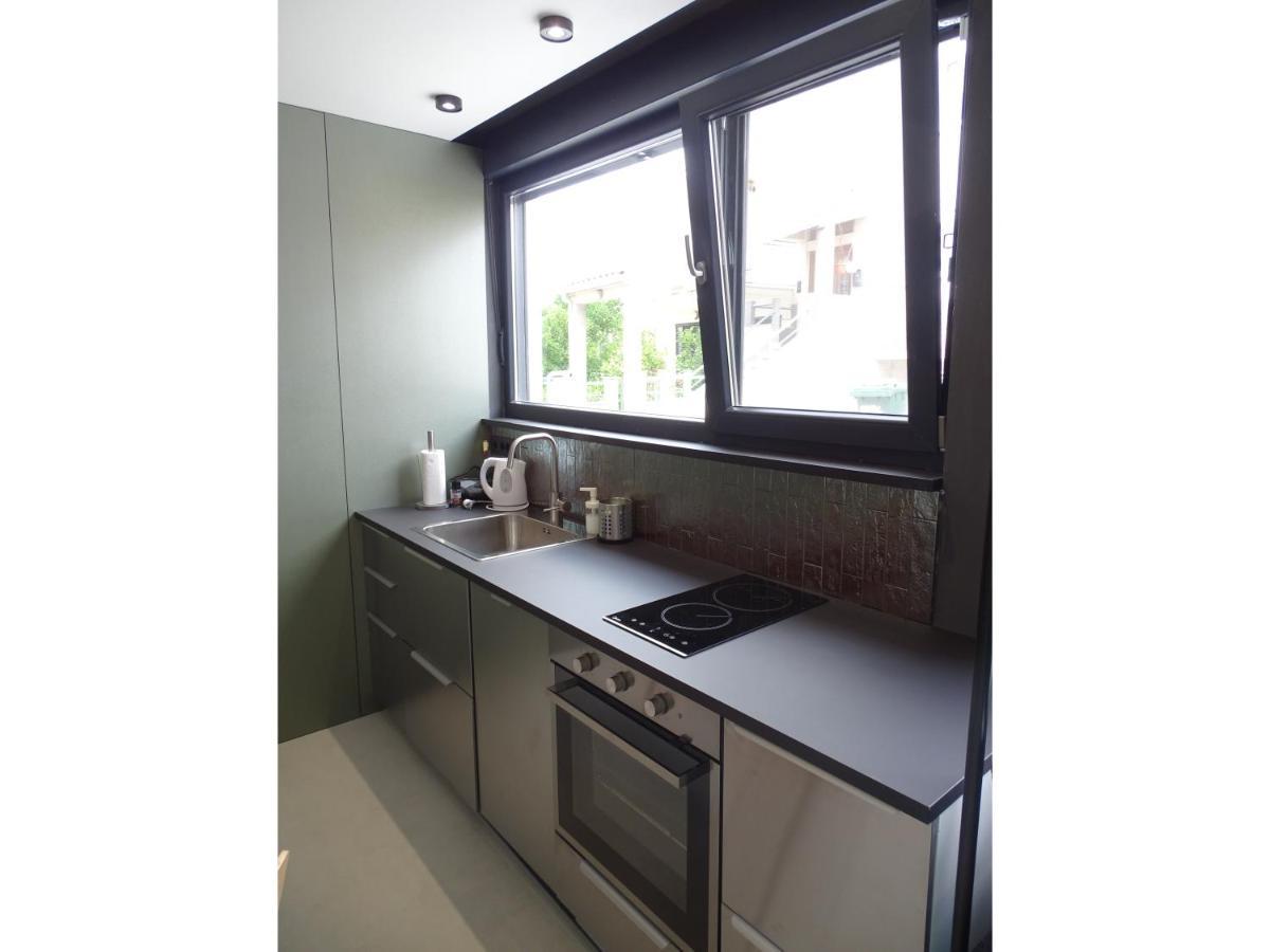 Modern Small House With A Terrace สปลิท ภายนอก รูปภาพ