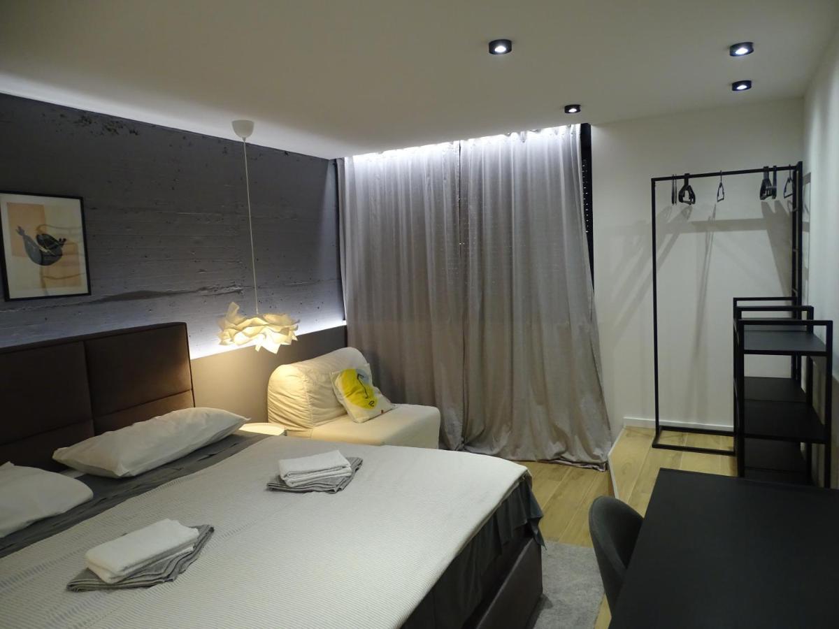 Modern Small House With A Terrace สปลิท ภายนอก รูปภาพ