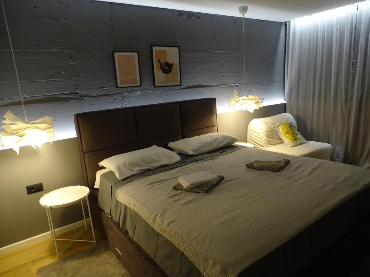 Modern Small House With A Terrace สปลิท ภายนอก รูปภาพ